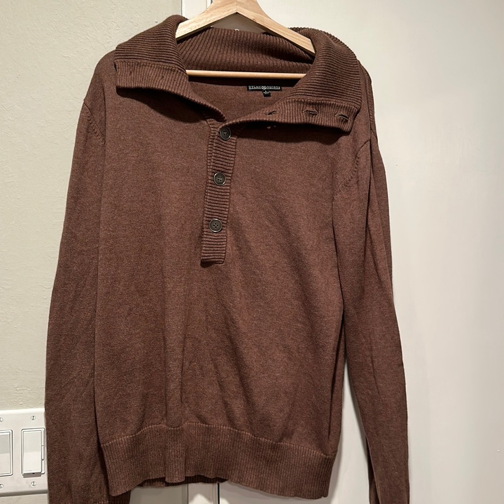 Dylan & George brown sweater